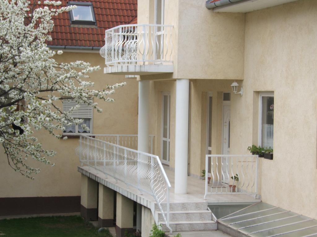 Janko Apartman Hotel Siófok Værelse billede